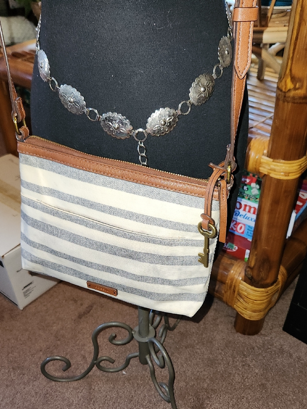 Fossil Crossbody - Picture 2 of 8